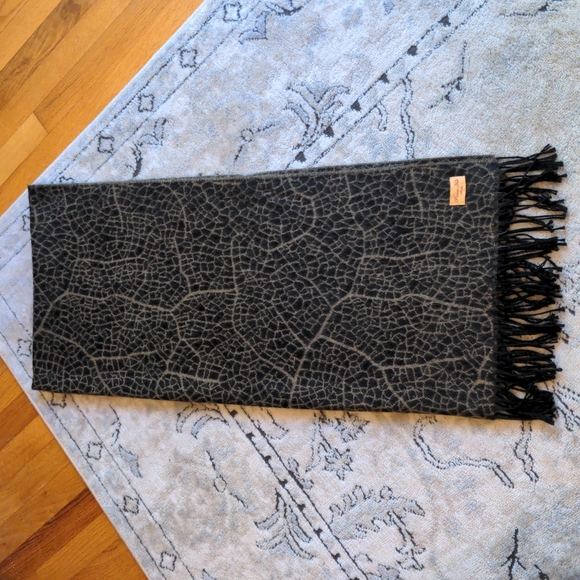 soft and cozy wrap - Picture 2 of 6